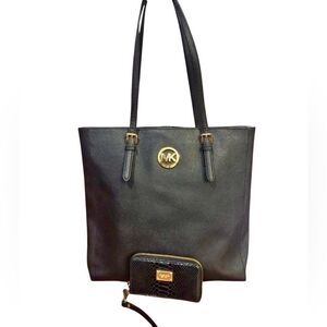 ❌SOLD❌Michael Kors Black Tote Bag + Wrislet (card holder)